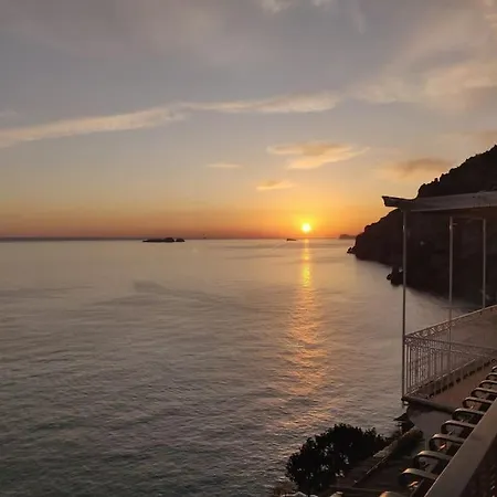 Pleasant With Charming Sea View 아파트 포지타노