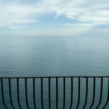 Pleasant With Charming Sea View 포지타노
