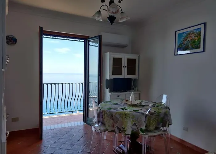 公寓 Pleasant With Charming Sea View