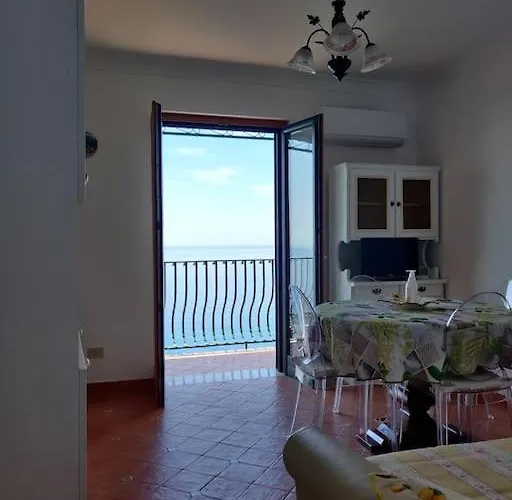 Pleasant With Charming Sea View *